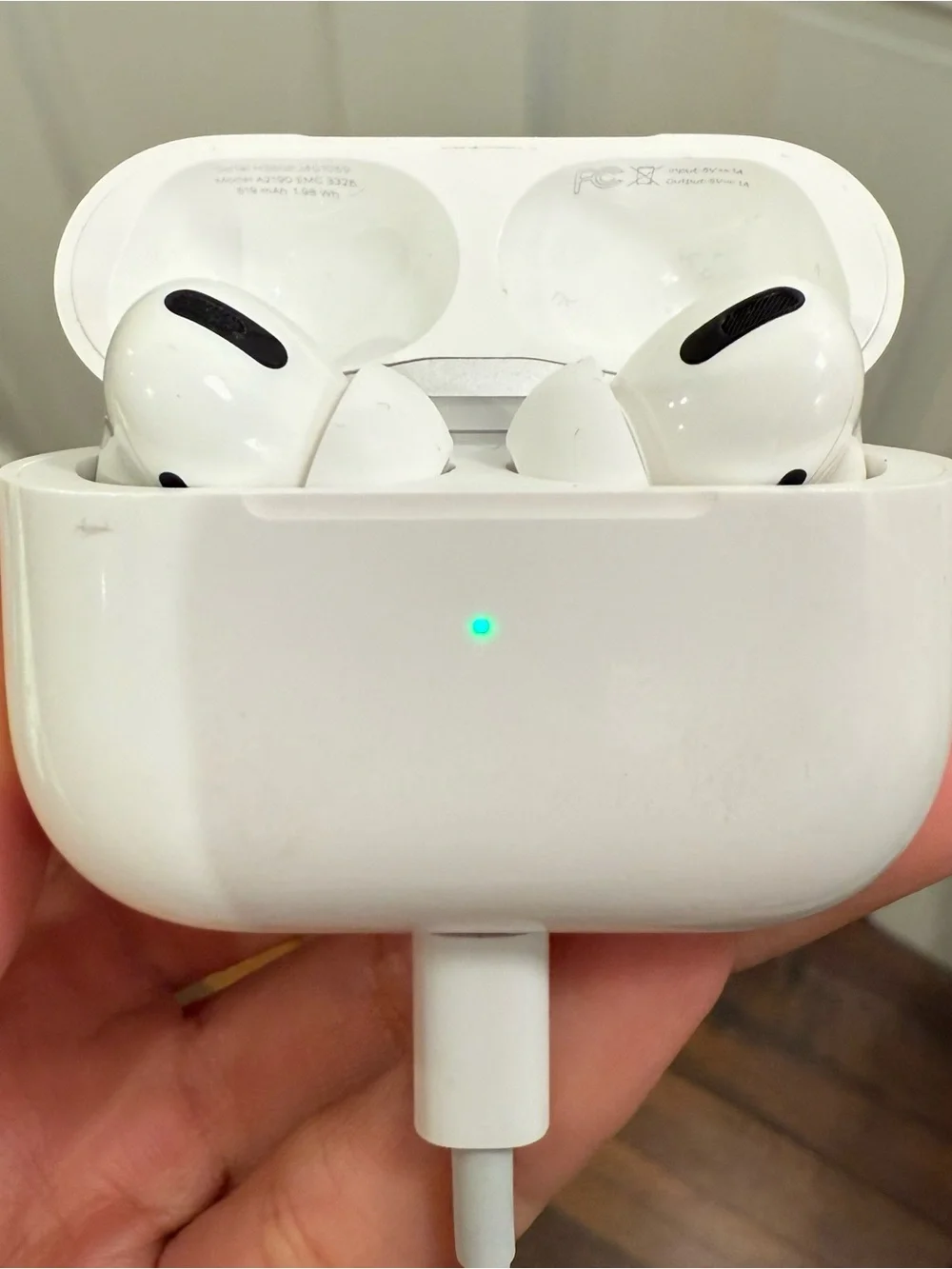 Apple AirPods Pro (2nd generation), includes box, charging case and charger!